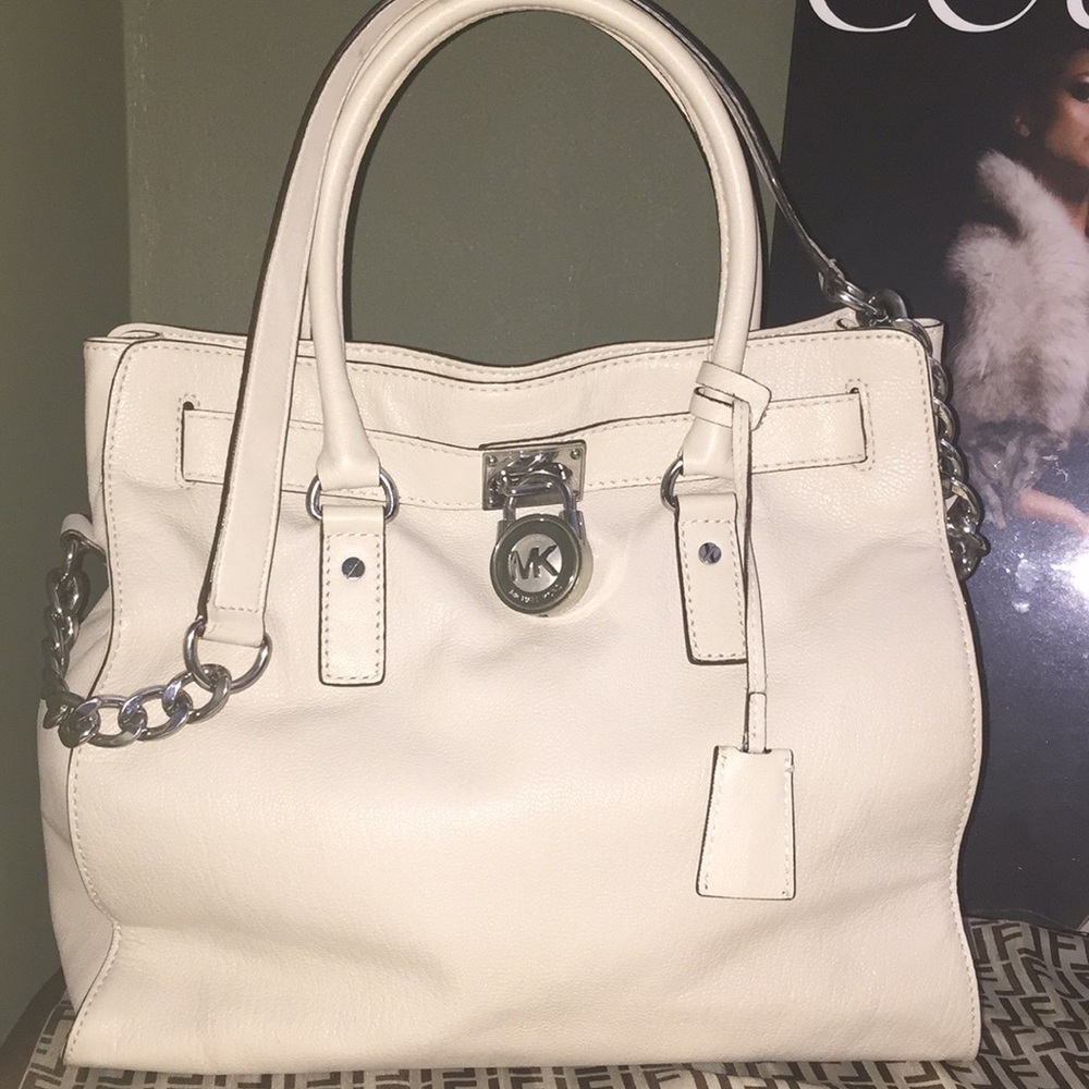 Designer Pre-Owned MICHAEL KORS GORGEOUS BAG, Chain Handle. Used once.